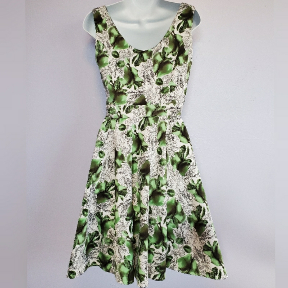 HEARTS & ROSES Dress - Picture 2 of 4